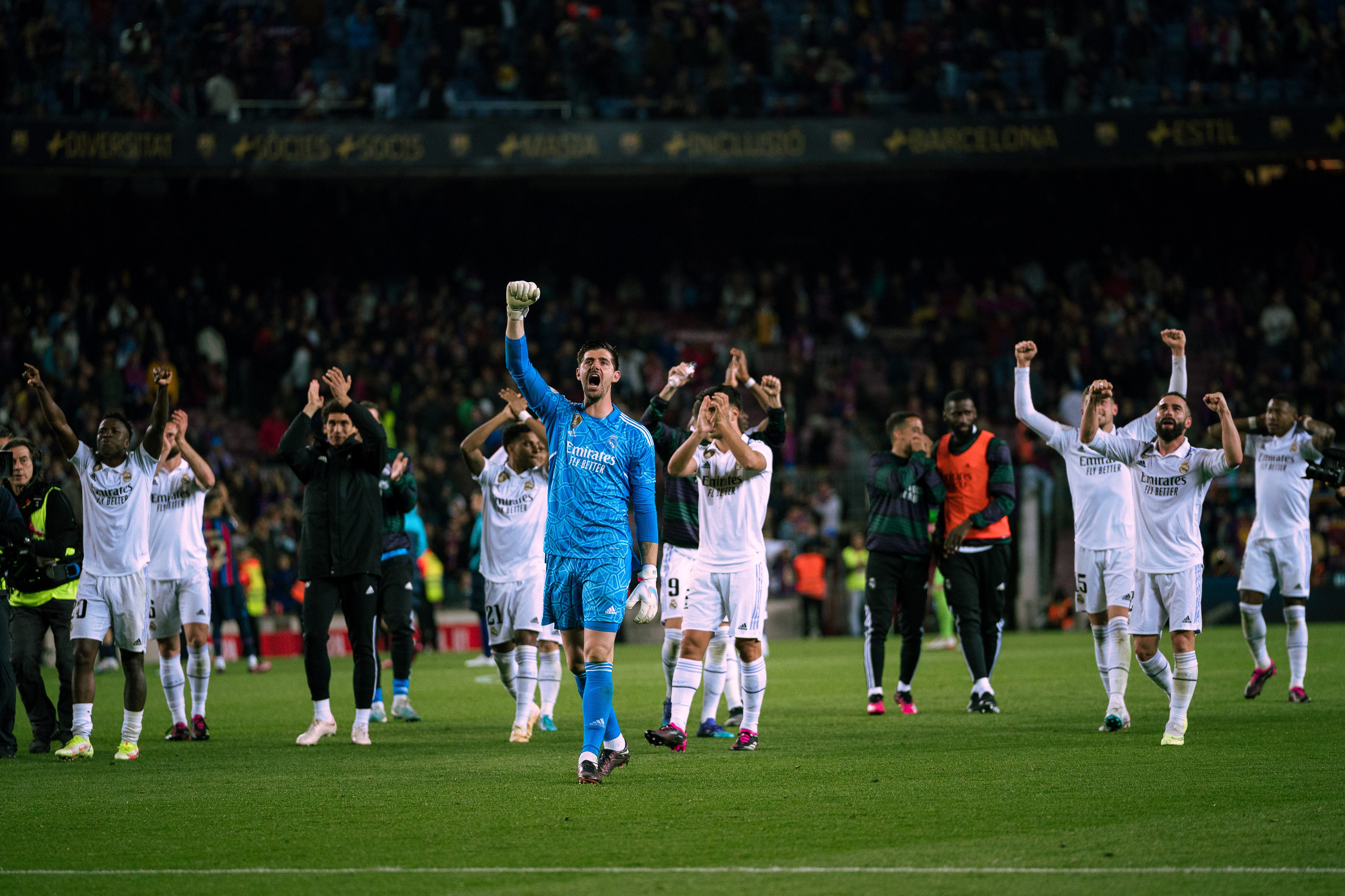 开云足球直播-巴萨血洗瑞典,本泽马惊艳世界的简单介绍