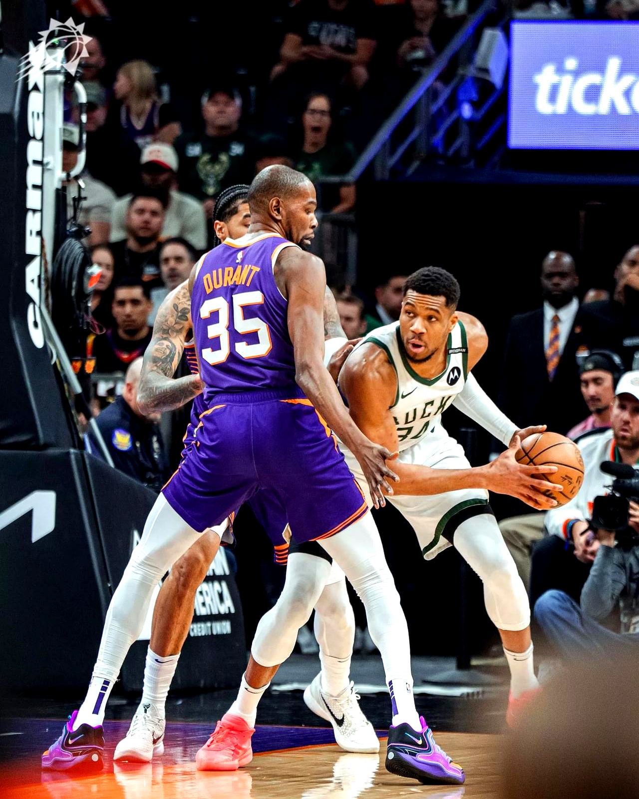 雄鹿B队爆冷尼日利亚男篮,布克统治全场 雄鹿B队爆冷尼日利亚男篮,布克统治全场