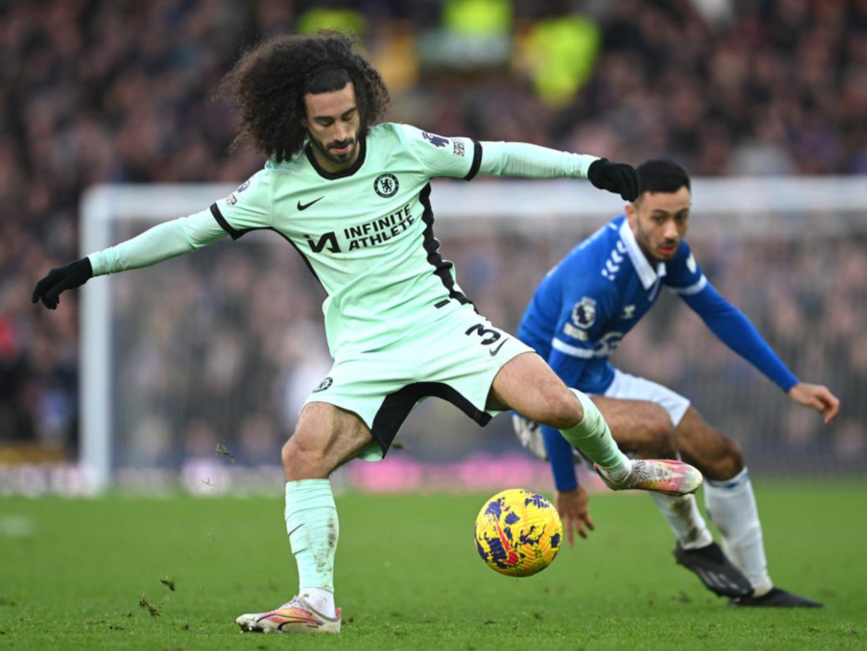 包含切尔西0比2不敌埃弗顿，连败收场的词条