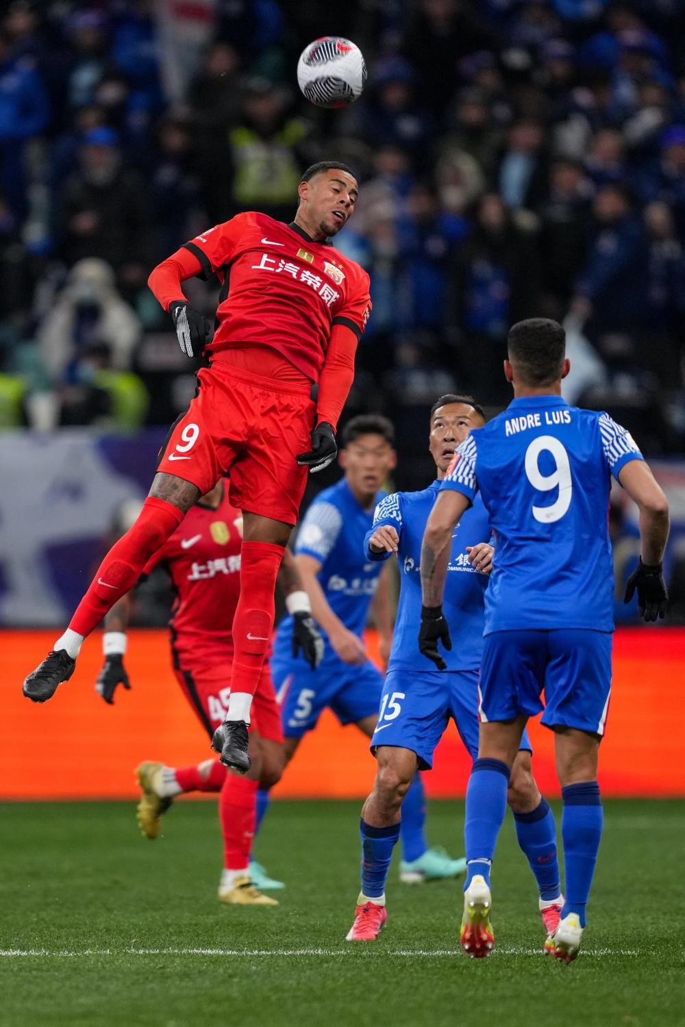 上海申花球员庆祝入球方式引爆全场气氛的简单介绍