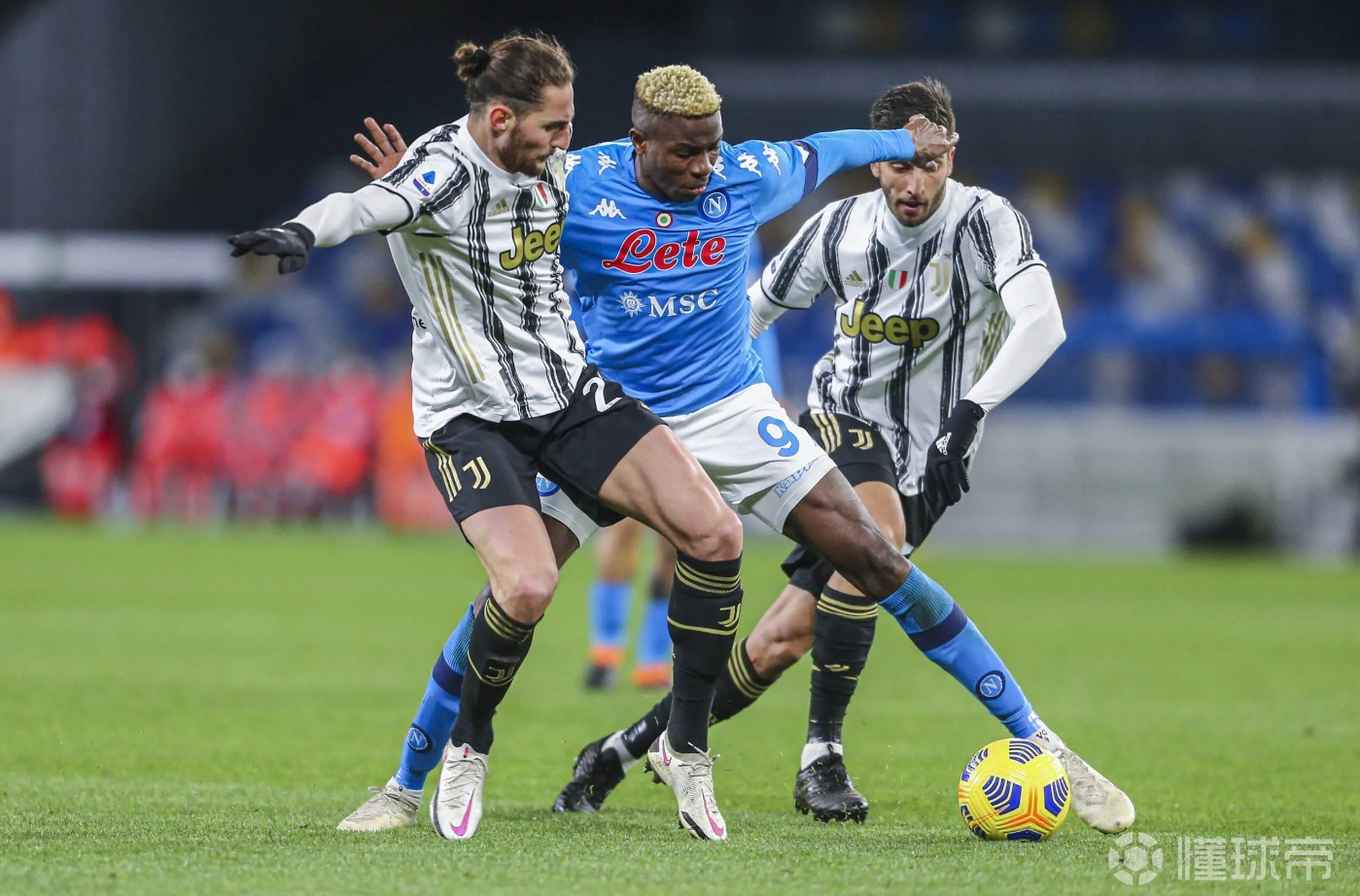 包含尤文图斯主场战平那不勒斯，意甲赛场冠军之争愈发胶着的词条
