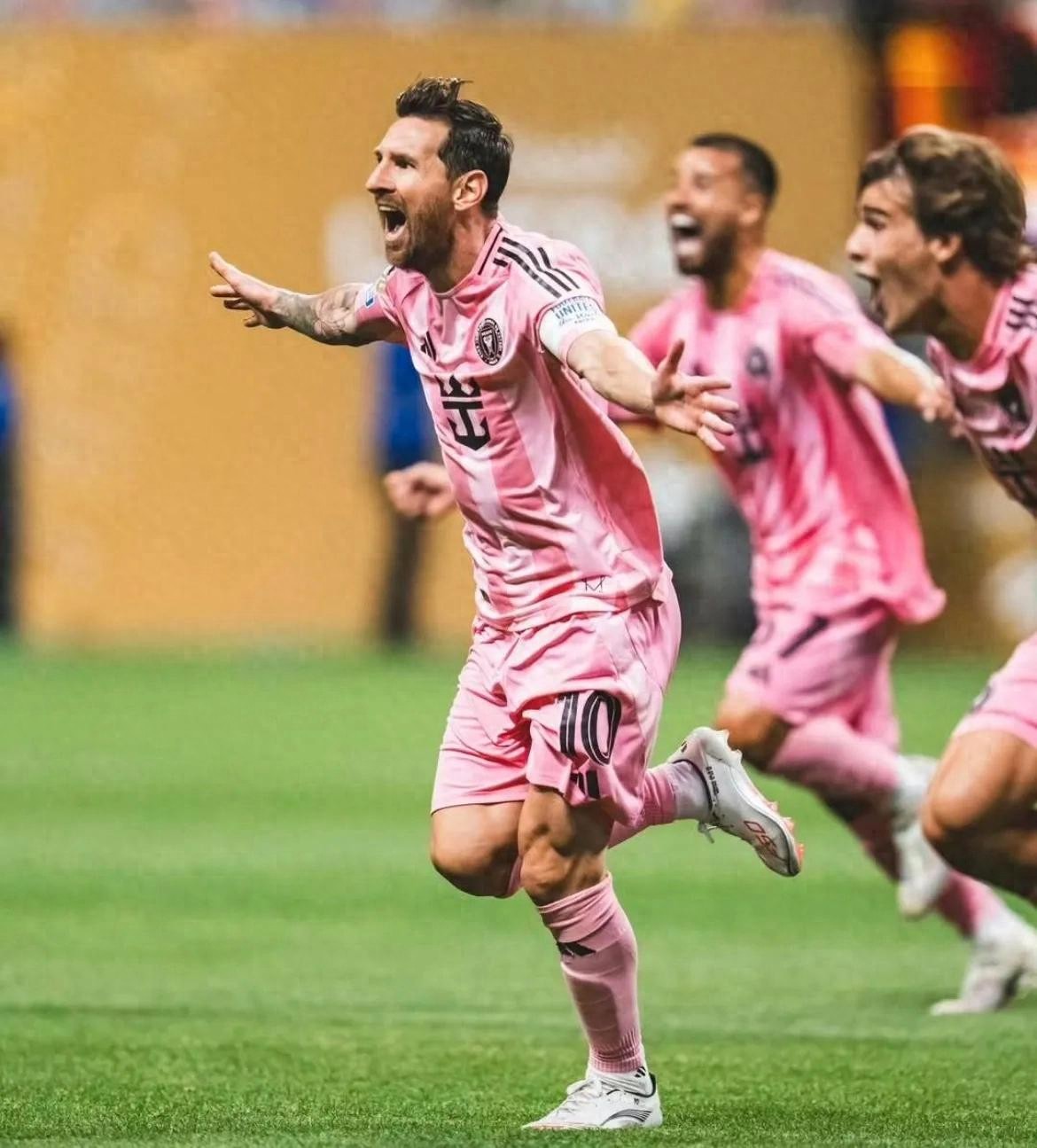 关于曼城逆袭成功晋级，梅西表现抢眼的信息