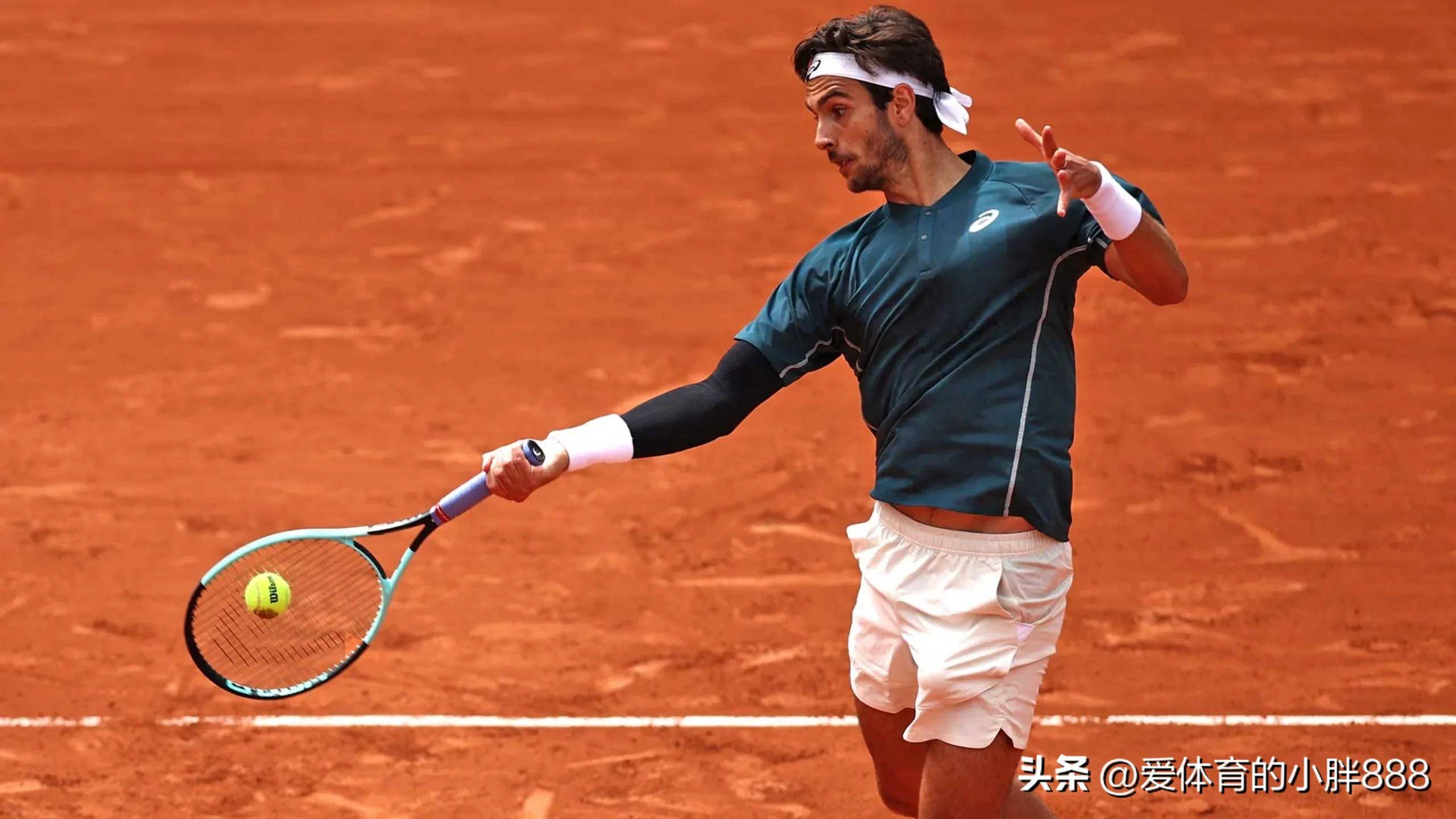 关于著名球员突破自我极限，出色表现受人赞誉的信息