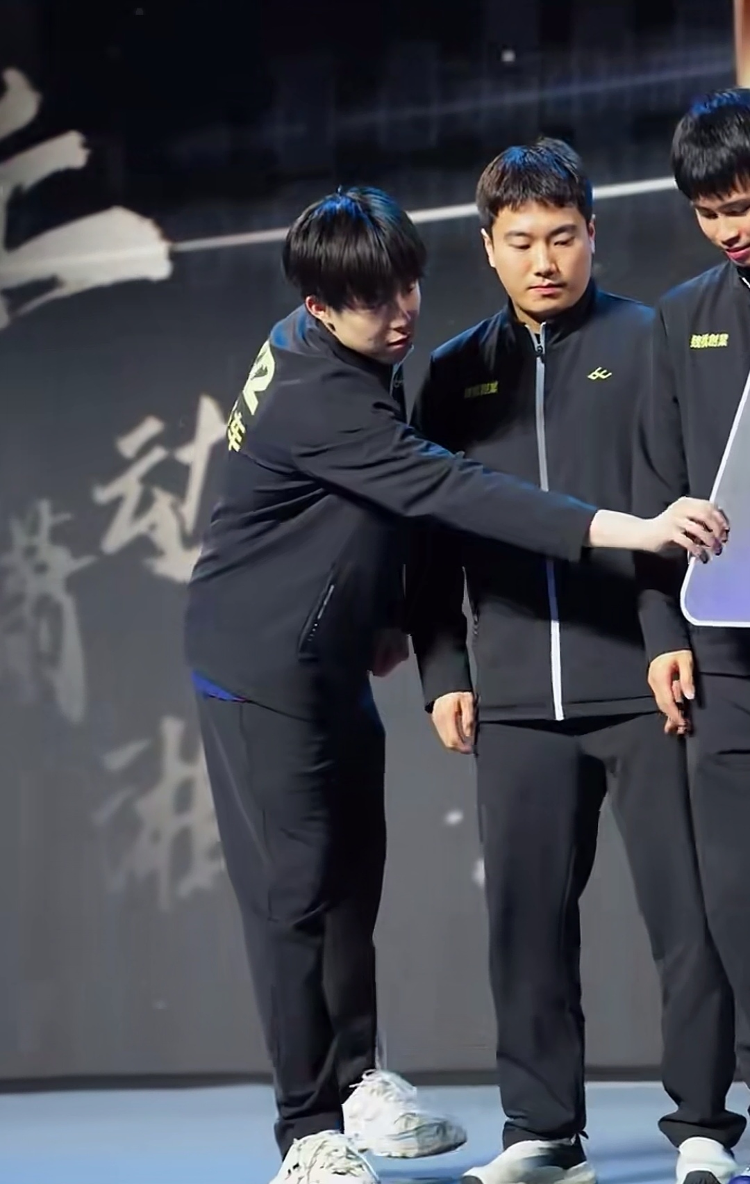 紧张的比赛中,谁能笑到最后?的简单介绍 紧张的比赛中,谁能笑到最后?的简单介绍