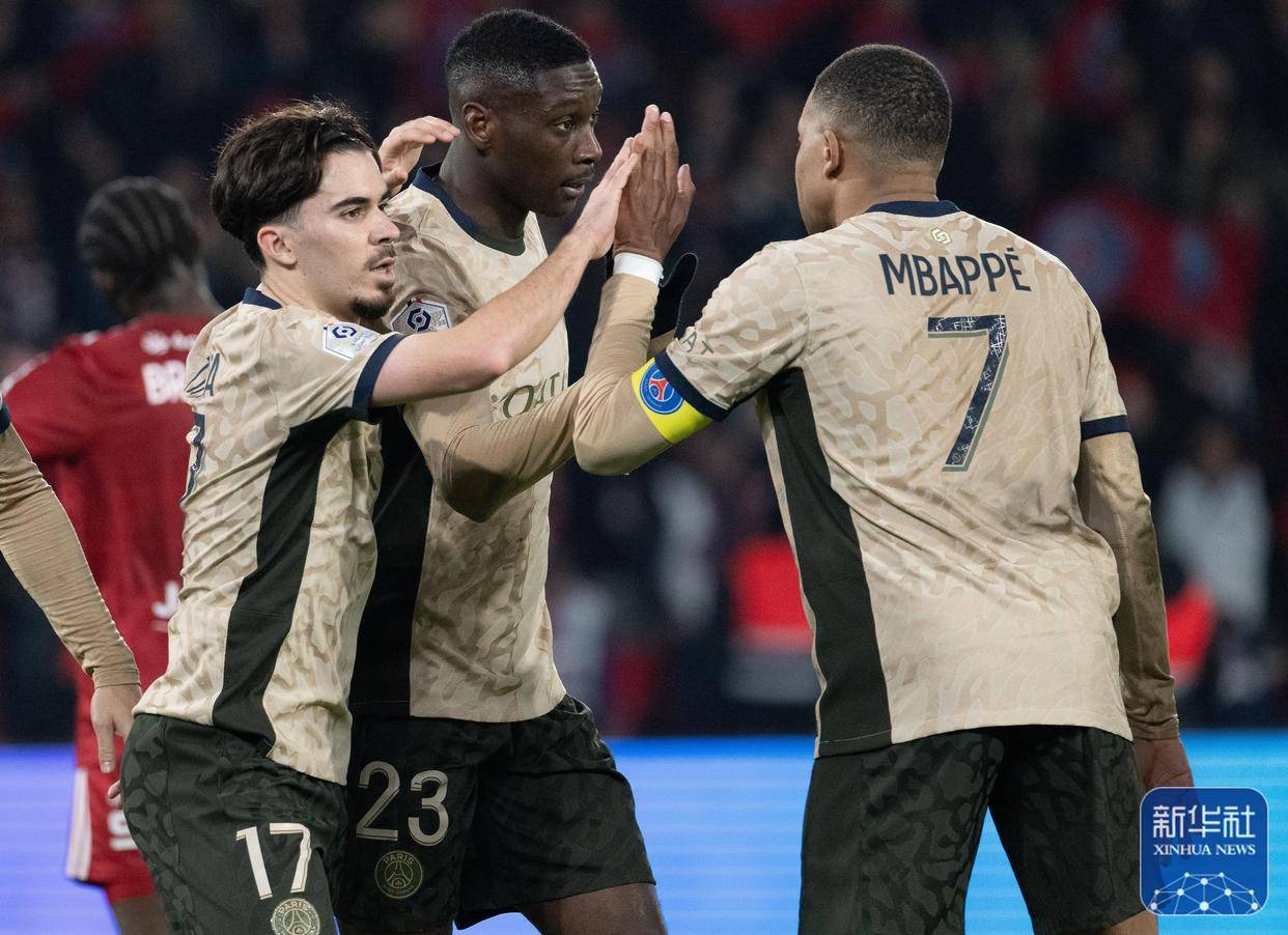 开云体育在线-巴黎圣日耳曼逆袭,重返法甲榜首之位的简单介绍