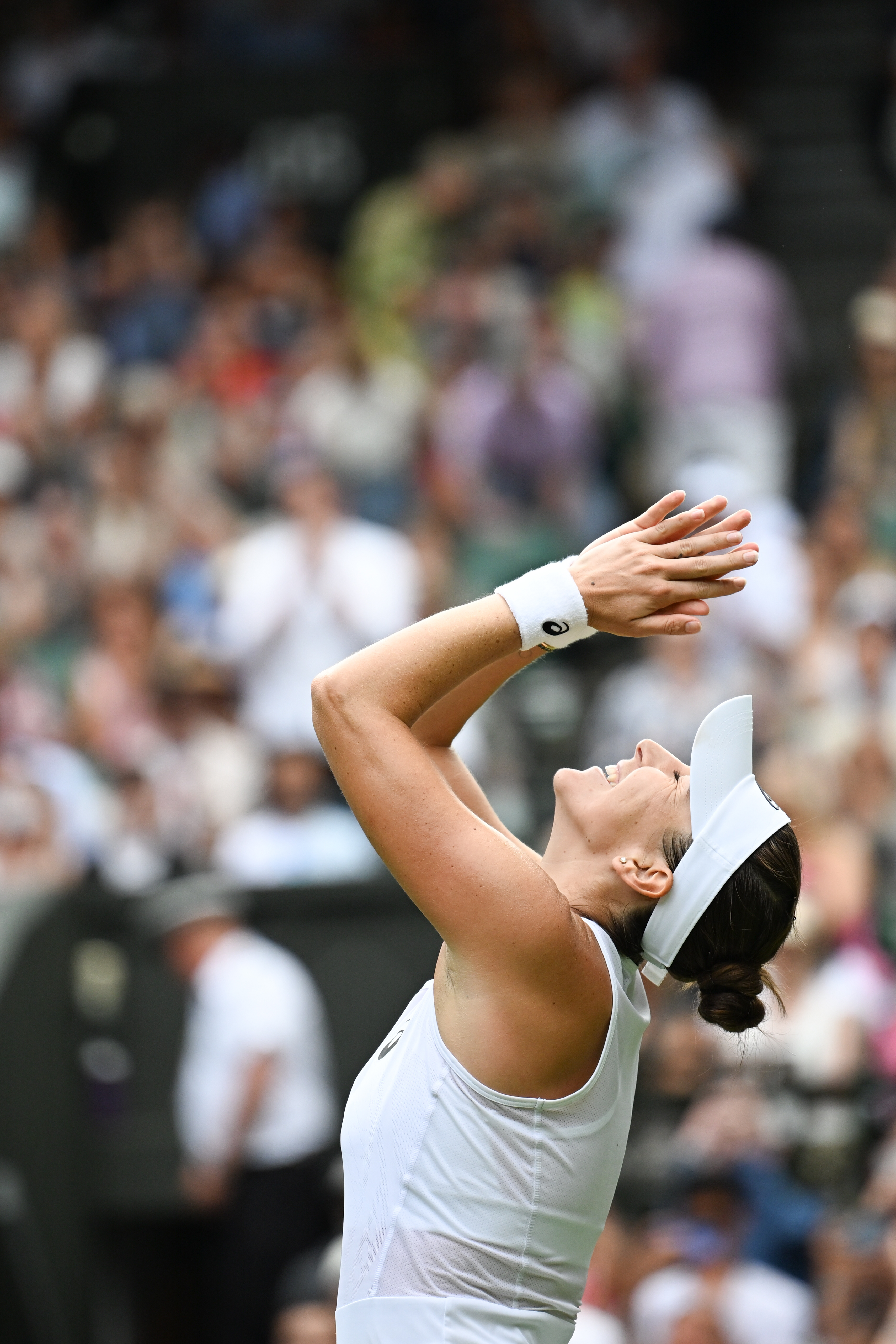 包含温网鏖战美网，西西帕斯刷新纪录的词条