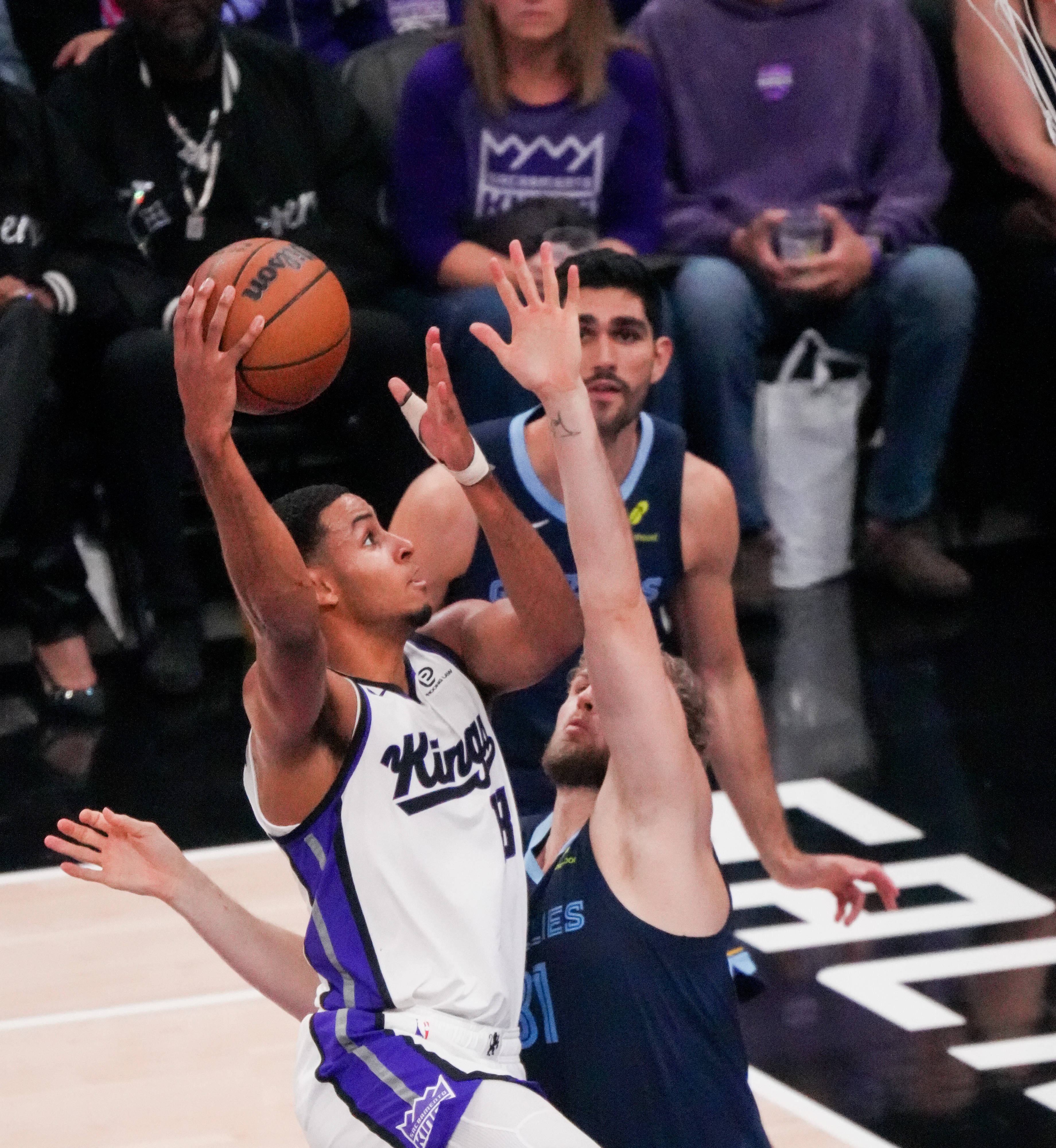 关于灰熊险胜新疆队,詹姆斯带队取胜的信息 关于灰熊险胜新疆队,詹姆斯带队取胜的信息