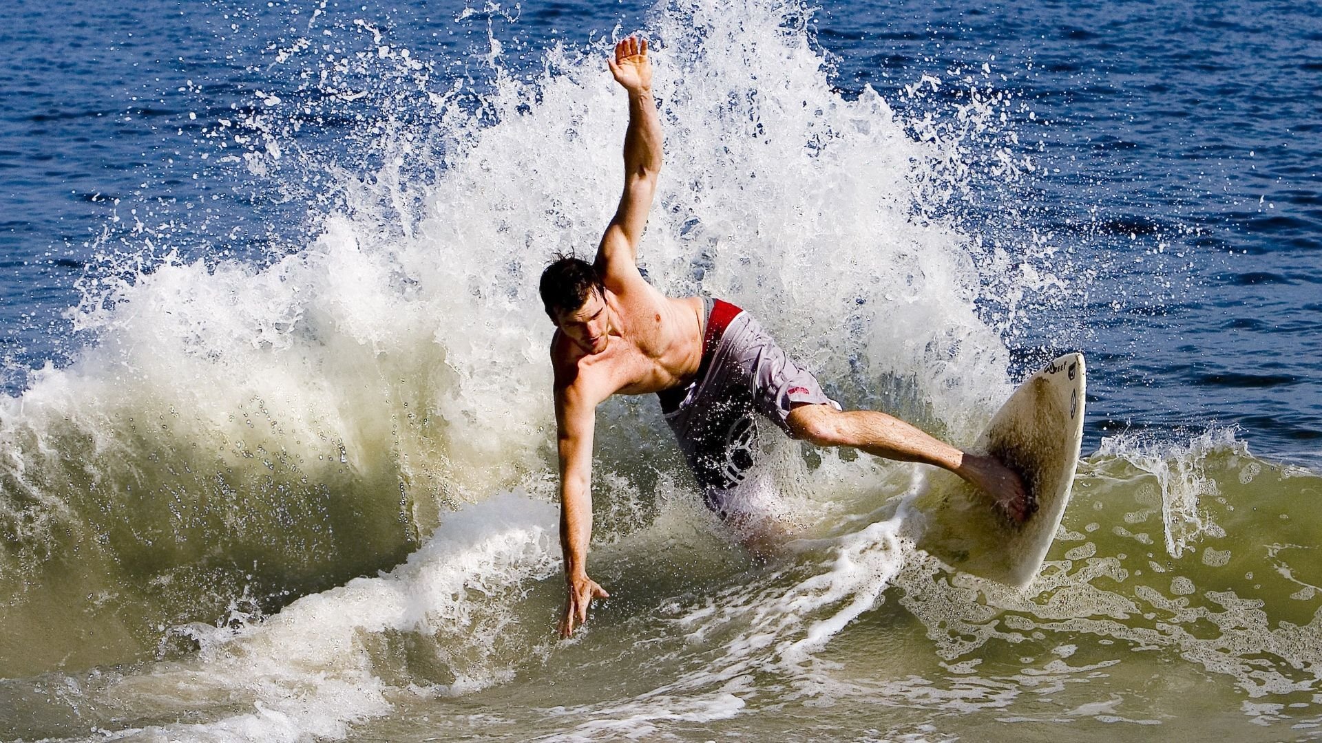 开云体育-塞恩斯绝地反击,梅赛德斯惊天逆转终结雷诺王朝